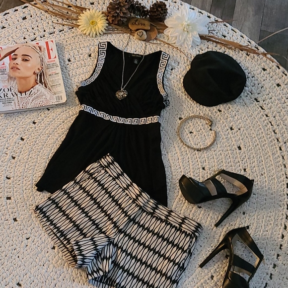 SHORTS BLACK WHITE GEOMETRIC PRINT,RETRO SHORT - Picture 13 of 16